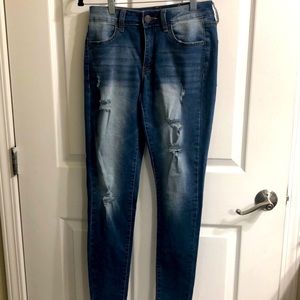 Cute ripped jeggings! Never worn!